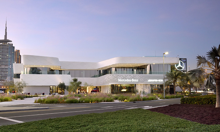 افتتاح مركز مرسيدس-بنز الجديد في دبي بتصميم يجمع الفخامة والاستدامة